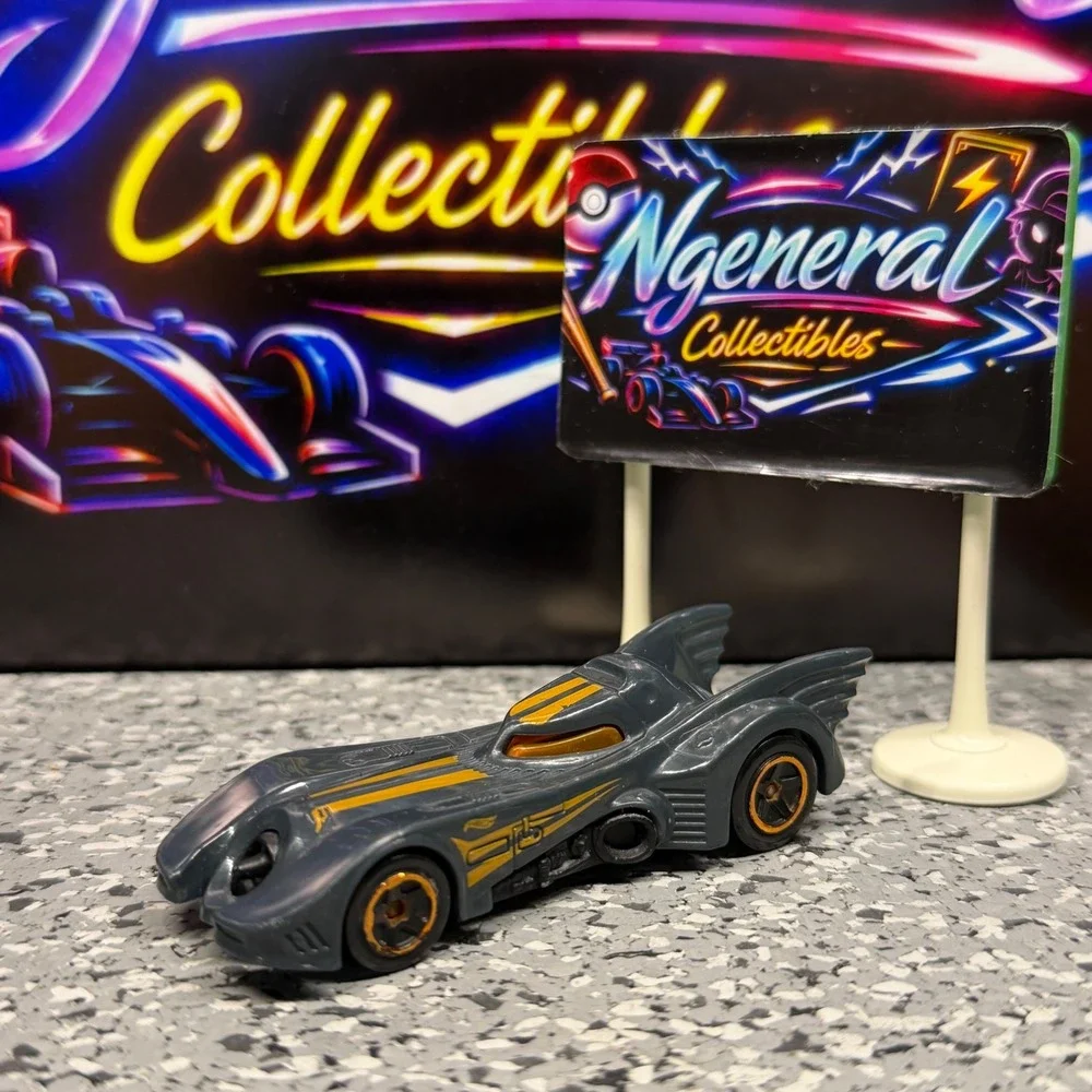 Hot Wheels Batmobile Dark Grey Orange Stripes DC Comics FJX33 2017 1:64 Scale